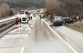 Yolcu otobüsü bariyerlere çarptı, faciadan dönüldü
