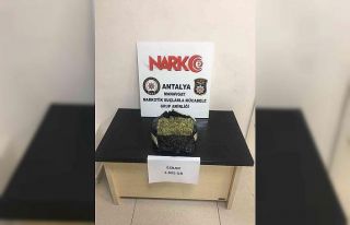 Yolcu otobüsündeki valizden 1 kilo 25 gram esrar...