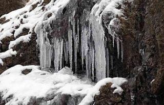 Yozgat dondu, yamaçlarda sarkıtlar oluştu, araçlar...