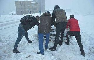 Yüksekova kar altında