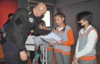 Yüksekovalı öğrencilerden ‘Türk Polisi’ etkinliği