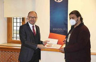 Yunus Emre yarışmalarının ödülleri sahiplerini...