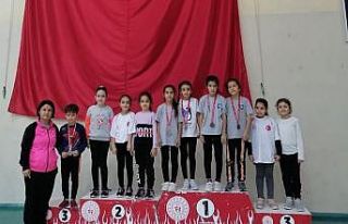Yunusemreli badmintonculardan madalya yağmuru