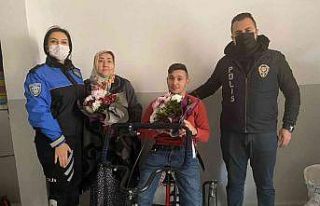 Yürüme engelli kişinin elektrikli bisikletini çalan...