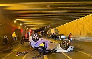 Zeytinburnu’nda alt geçitte otomobil takla attı