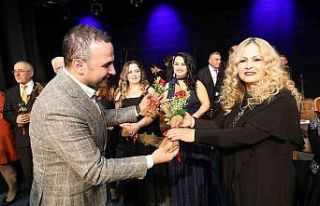 ’Zirvede Yaşayan Eserler’ korosu sahne aldı