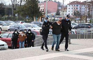 Ziyaret saati dışında hastaneye girmek için kavga...