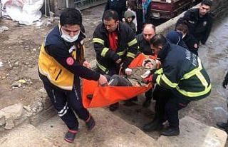 10 yaşındaki çocuğun yüzüne demir saplandı