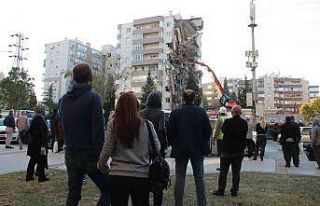 11 kişiye mezar olan apartmanın beton kalitesi düşük...