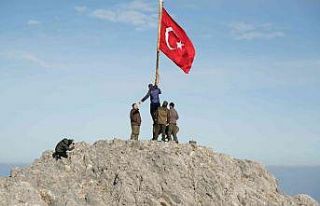 1517 metre rakımlı Spil Dağı zirvesinde kutsal...