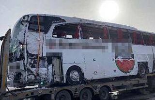 15 kişi yaralanmıştı, otobüs kaza yerinden kaldırıldı