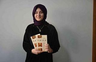 15 yaşında ilk kitabını çıkardı