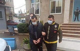 18 yıl hapis cezası ile aranan hırsız, polisten...