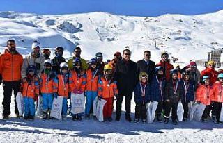 2800 rakımda kayak yarışması