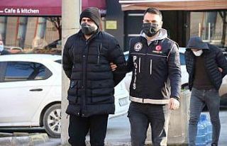 2 buçuk kilo uyuşturucu maddeyle yakalanan 3 şüpheli...