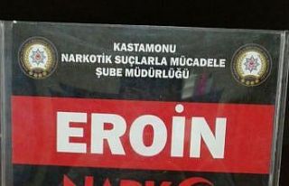 3,53 gram eroinle yakalanan 2 kişi gözaltına alındı