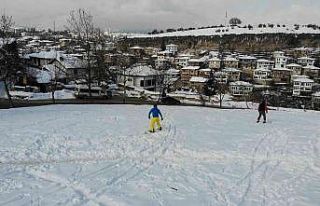 3 asırlık konaklara karşı en manzaralı kayak...