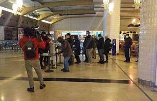 3 bin kişi AVM’de sabahladı