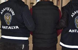 45 yıl hapis cezası ile aranırken polislere yakalanan...