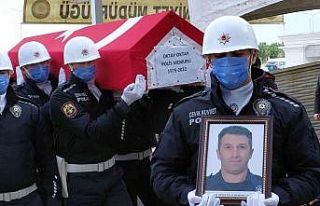 47 yaşında kansere yenik düşen polis için tören...