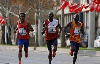 5 Ocak Adana Kurtuluş Yarı Maratonu tamamlandı
