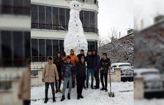 6 metrelik kardan adam
