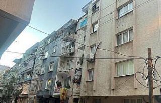 7 katlı binanın çatısından havalandırma boşluğuna...