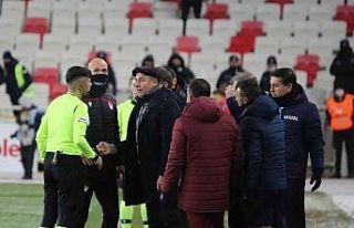 Abdullah Avcı kırmızı kart gördü