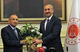 Adalet Bakanlığında devir teslim gerçekleşti