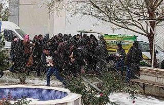 Adayı bırakıp dürüm için yarıştılar