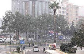 Adıyaman’a mevsimin ilk karı yağdı