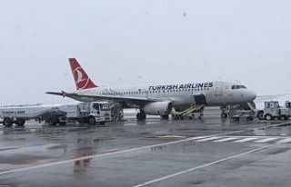 Adıyaman’da uçuşa kar engeli