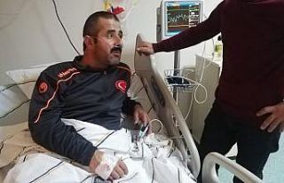 Afganlı çocukları yangından kurtarıp oksijen...