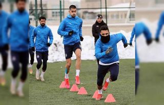 Afyonspor olumsuz hava şartlarına rağmen hazırlıklarını...