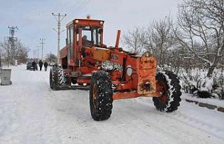 Akşehir’de kar temizliği çalışmaları 7/24...