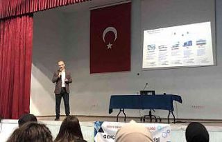 Alanında uzman isimler gençlerle bir araya geliyor