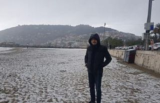 Alanya’ya 53 yıl aradan sonra kar yağdı