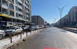Alt geçit kapatılınca uzun araç kuyruğu oluştu