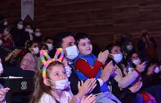 Altıeylül’de çocuk tiyatro şenlikleri başladı