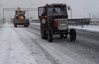 Altınova’da karla mücadele devam ediyor
