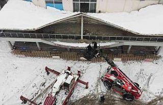 Amasya’da kara dayanamayan otogar çatısı çöktü