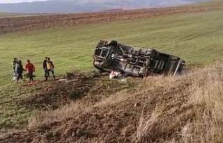 Amasya’da minibüs devrildi: Çok sayıda yaralı...