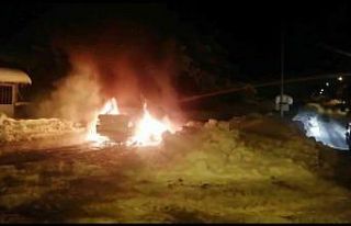 Amasya’da seyir halindeki otomobil alev alev yandı