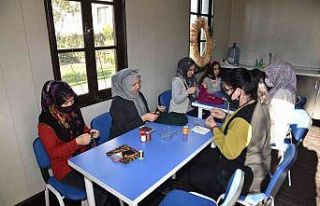 Anneler meslek öğreniyor çocukları hayata hazırlanıyor