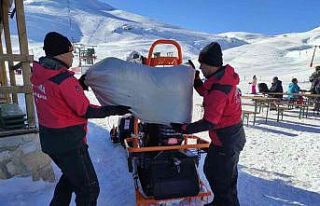 Antalya’da jandarma, soğuk kış günlerinde sokak...