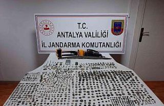 Antalya’da Roma dönemine ait bin 124 parça tarihi...