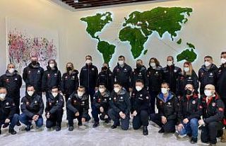 Antarktika bilim seferine giden 9 kişilik ekibin...