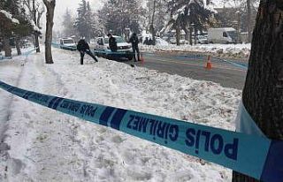 Aracın çarptığı yaya otobüsle hastaneye yetiştirilmeye...