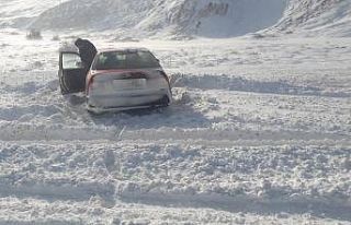 Araçlar tipide mahsur kaldı