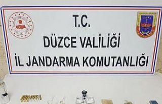 Araçtan her çeşit uyuşturucu çıktı